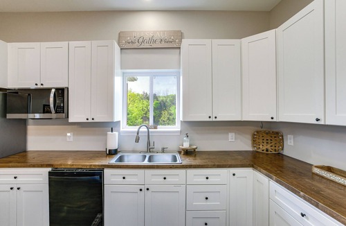 Hartsville House | Sunset Soaks & Family Fun: Rural Tennessee Retreat