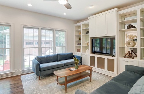 Cotswold House | Sunset Villa - 10 mins. from Uptwn Charlotte in Cotswold - Stylish&Chic - Fenced - PetsOK - Fire pit