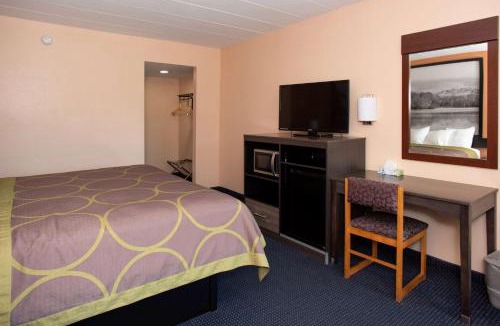 Black Mountain Hotel | Super 8 by Wyndham Black Mountain Asheville East