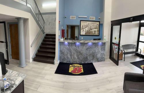 Clemmons Hotel | Super 8 by Wyndham Clemmons - Bermuda Run - Winston-Salem I-40