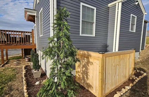 Kingsport House | ★ Superhost Rated ★ Lily of the Valley Retreat - Steps to Downtown