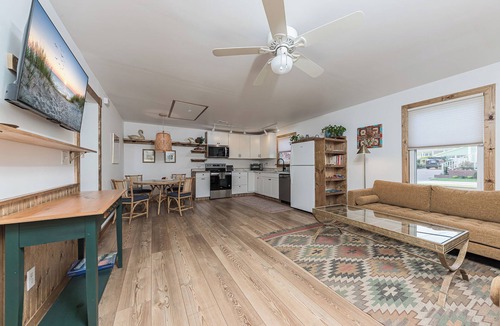 Swansboro House | "Swanbreeze East" Historic Swansboro Getaway near Emerald Isle - Walk Everywhere