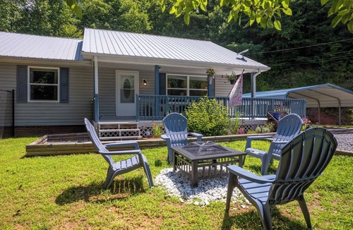 Cherokee Cabin | Sweet Haven-Pet-Friendly - Fire Pit - Chained Fence Pet Area