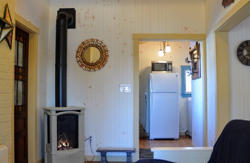 Peaks Island Cottage | Sweet Island Cottage- 3 minute walk to beach