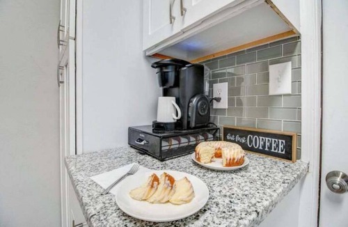 Bayview House | Sweet Retreat! Cozy 2 Bed & Bath By the Beach