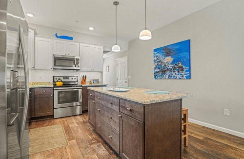 Bermuda Bay House | Tangerine Dream at Devonshire Place ,Beautiful expansive property close to the beach + great amenities