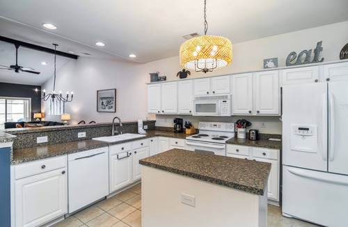 Pawleys Island Condo | TB 94B Dog friendly Garden home in the peaceful True Blue community.