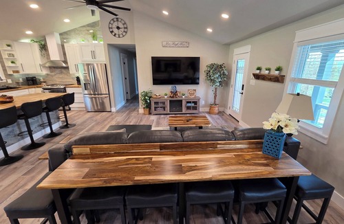 Maryville House | Tennessee Treasure at the Foothills of the Smoky Mountains. A Must See!