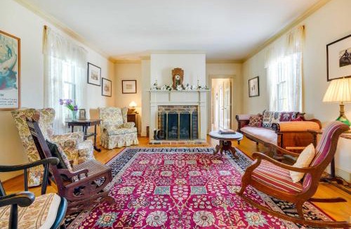 Midlothian House | Terre Haute Manor Farmhouse w/Gardens & Deck!