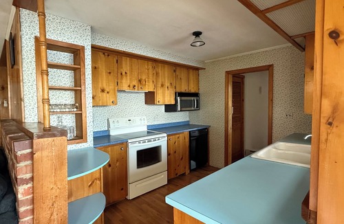 Lincoln House | Terrific 3-bedroom Lake house, with AC, on Cold Stream Pond in charming Lincoln