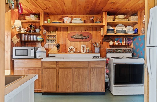 Mid-Coast and Islands Cottage | The Beach Pea 2 BR/1 BA Beachside bungalow feet from the Maine shore.