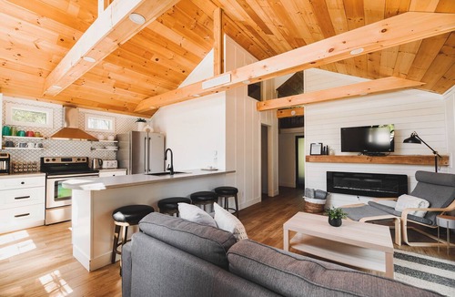 South Bruce Peninsula House | The Blue Sapphire- w Beach Access