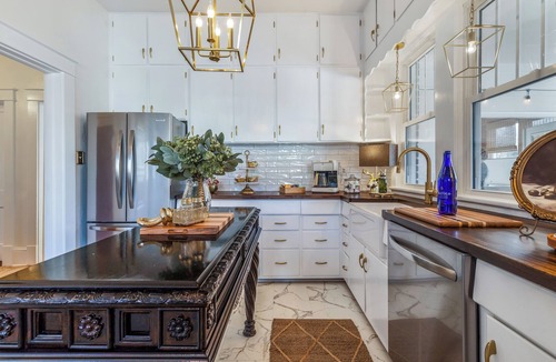 Greeneville House | The Bungalow at Ye Olde Towne Gate - Historic Greeneville - Hot Tub