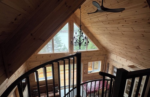 Kiamika Ski Chalet | The cabin in the bay