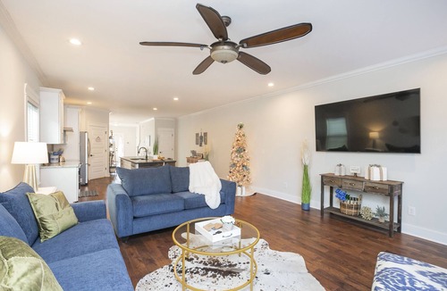 Inglewood House | The Cahal Retreat Hot Tub | CousinsBnB