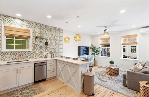Cannonborough Elliotborough House | The Charleston Suites: The Victoria Suite - 3bd/2ba ample outdoor space