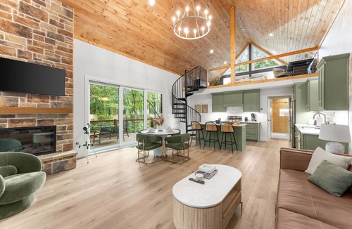 Cleveland Cabin | The Cooper Cabin | 37 Acres | Hot Tub | 2 Kings | Pickleball | Mountain Views | <30 minutes to Helen | Book Multiple Cabins for Larger Groups