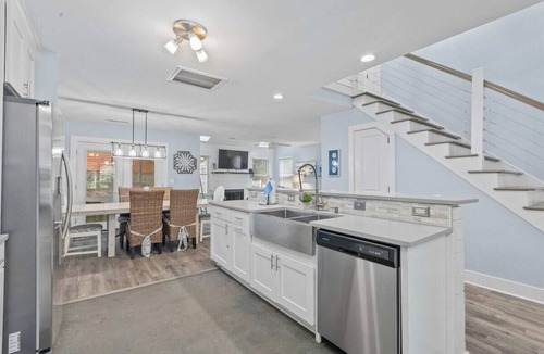 Mount Pleasant House | The Costal Haven - 5 Min Beach, 15 Min to DT
