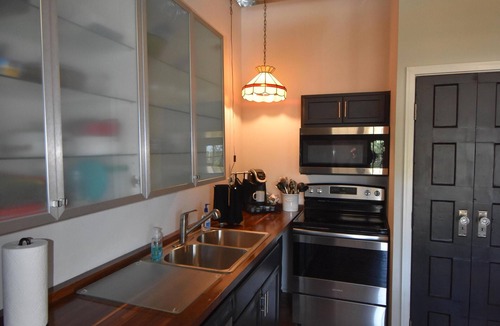 South Main Historic District House | The Cottage in the Historic South Main Arts District, Walk Everywhere Downtown