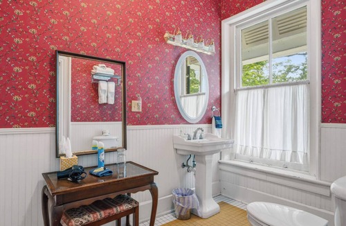 Dublin Bed & Breakfast | The Cowan Suite Historic Rockwood Manor