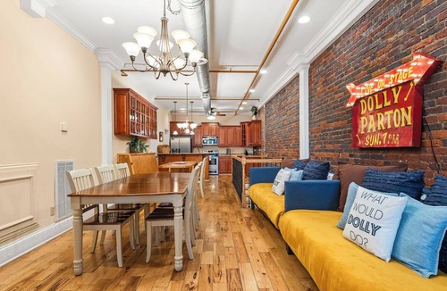 Downtown Nashville Condo | The Dolly Printer's Alley Nashville- 2 Blocks to Broadway