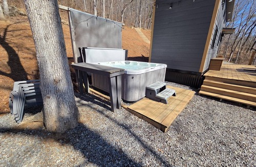Waynesville Ski Chalet | The Eagles Nest - Mountain Tiny Home Retreat Near Asheville & Blue Ridge Parkway