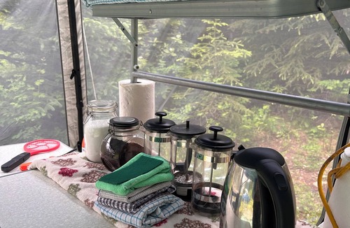 Golden RV Rental | The Explorer-5 minutes from Skybridge
