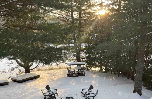 Chertsey Ski Chalet | The Feather House - Lakeside Chalet & Spa