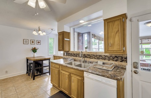 Augusta House | The Fig Tree House - Covered Parking & Grill - 1.4 Miles to Masters!