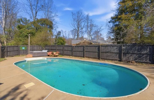 Cramerton House | The GOAT - Pool, Hot Tub, Gym, Sauna & Gameroom