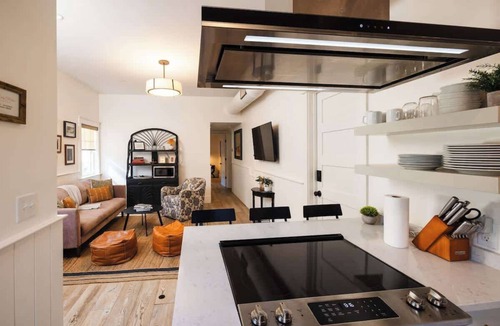 Cannonborough Elliotborough House | The Grand Helène - Newly Renovated 11BD, 12BA - 2 Blocks from King St!