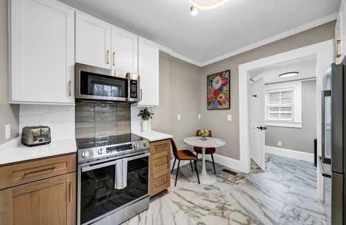 Earlewood House | The Grand River House | 4BR Sleeps 12