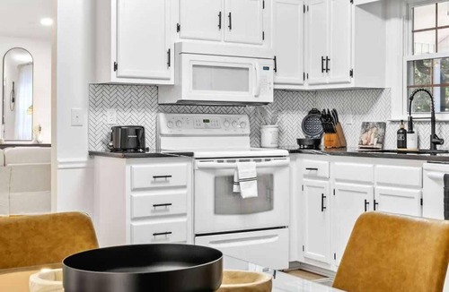 Greenville House | The Greenville Nest - Retreat & Relaxation Home
