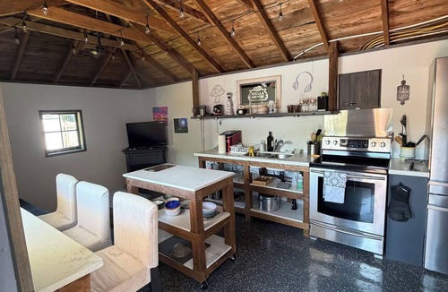 Port Elgin House | The Hacienda – Walk to the Beach & Downtown Port Elgin