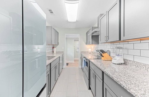 Hanahan House | The Hawthorne Hideaway