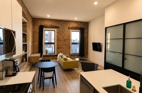 Renfrew Bed & Breakfast | The Heritage Loft | Boutique Suite in Historic Downtown Renfrew