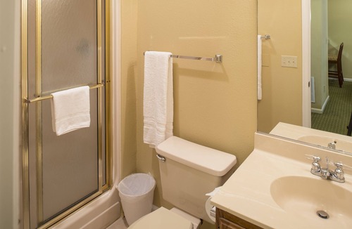 Berkeley Resort | The Historic Powhatan Williamsburg - 3 BEDROOM 2KG 2TWIN SOFABED 3 STORY SUITE