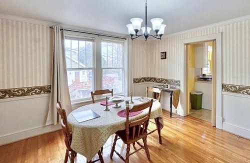 Martinsville House | The Honey Home
