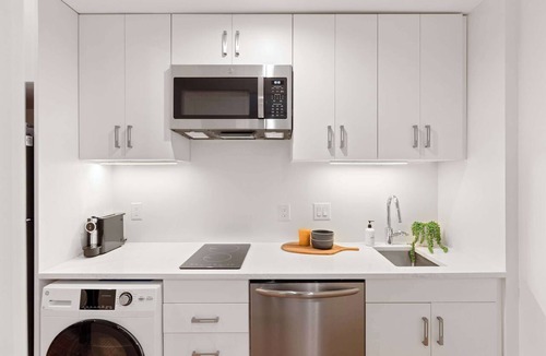 Cannonborough Elliotborough Apartment | The Iris, Signature Suite