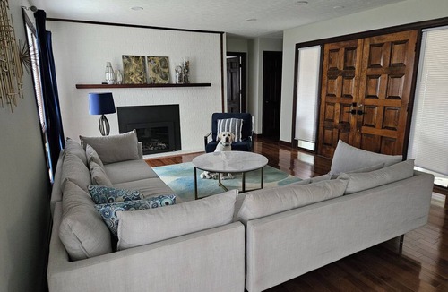 Glasgow House | The Iron Gate. 4-bedroom house in perfect Glasgow with cool AC and comfort