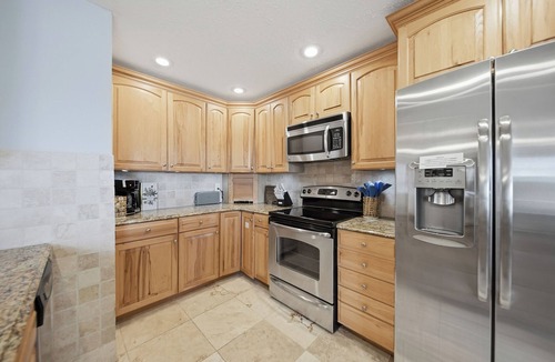 Northlakes House | The Lake Hickory Retreat- Waterfront Pet Friendly Home Away From Home!
