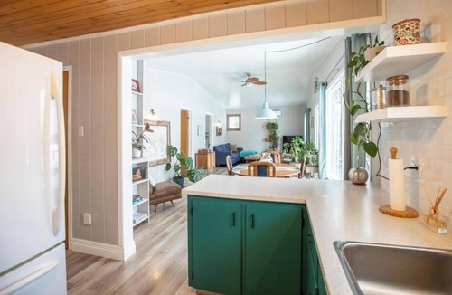 East Hants House | The Lily Pad - Charming Lakefront w/Hot tub