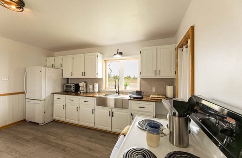 Grand River House | The Lobster Lodge - Countryside Retreat