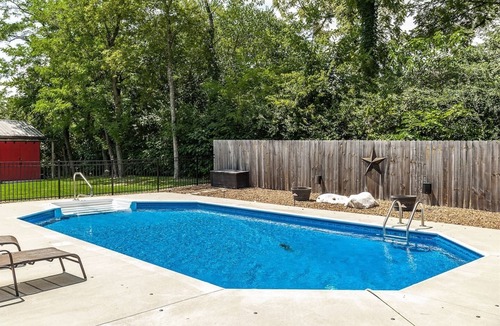Gallatin Cabin | The Lodge at Pilot Knob | Private Pool | Lakeview