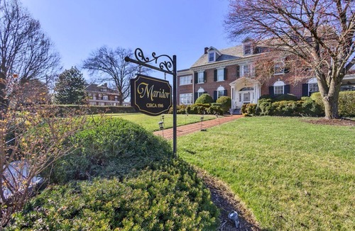 Roanoke Bed & Breakfast | The Maridor - "Daisy" Historic home near lots of shops and restaurants