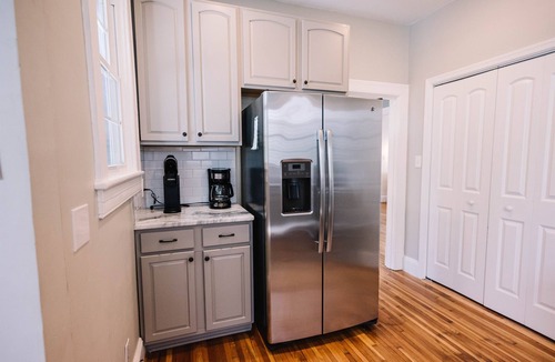 Danville House | The Marshall House- walk to Averett & Downtown- 5 mins to Caesars Virginia