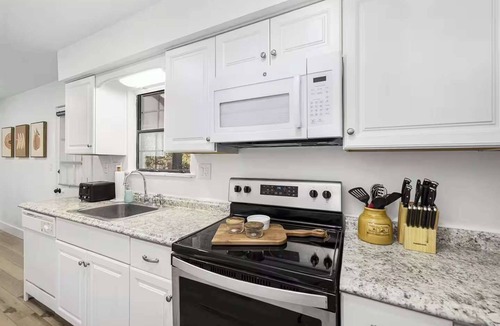 Matthews House | The Matthews Stay | Renovated Home | Pet-Friendly