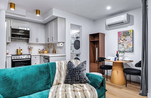 Grange Park Apartment | The McCaul | Lower Level Suite near MAJOR INTERNATIONAL SPORTING EVENT 2026