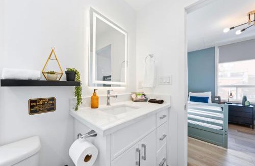Grange Park Hotel | The McCaul Spacious DT Suite Walk to Kensington