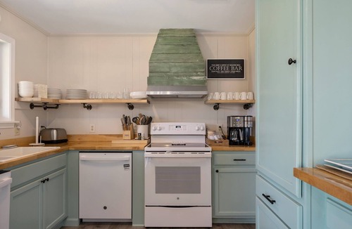 Duck House | The Mist a Spot 4 Bedroom Home A Short Walk To Beach